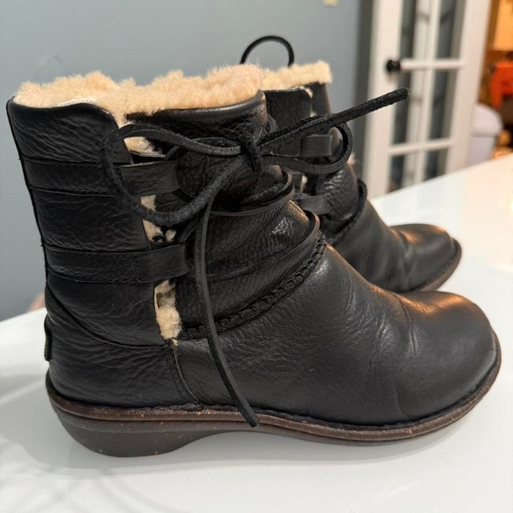 UGG Black Leather Shearling Lined Winter Boots Lace Back Women's 8